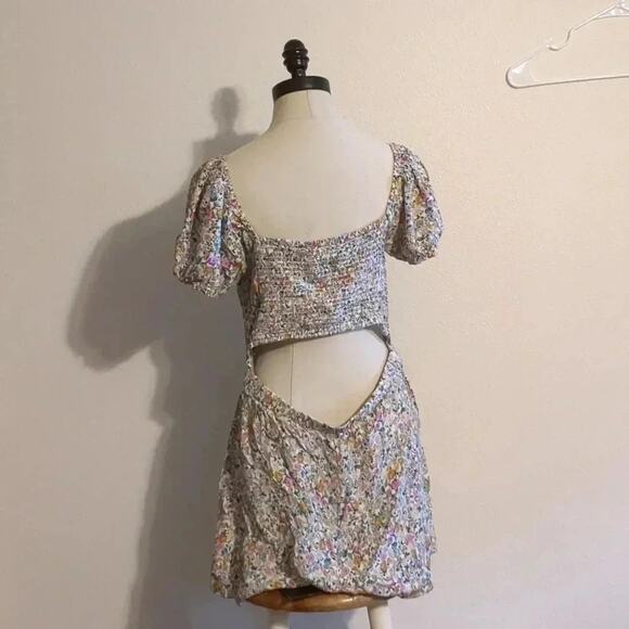 Elodie Floral Puff sleeve mini dress white pink smocked button open back size L - Picture 5 of 5